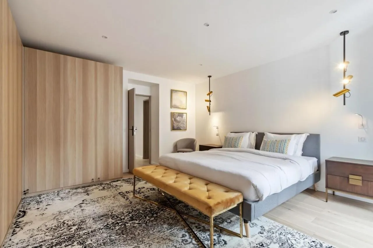 Stunning 2 Bedroom Apartment *