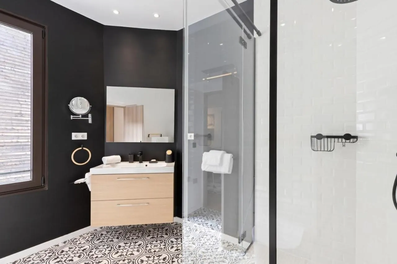 Apartment Stunning 2 Bedroom *