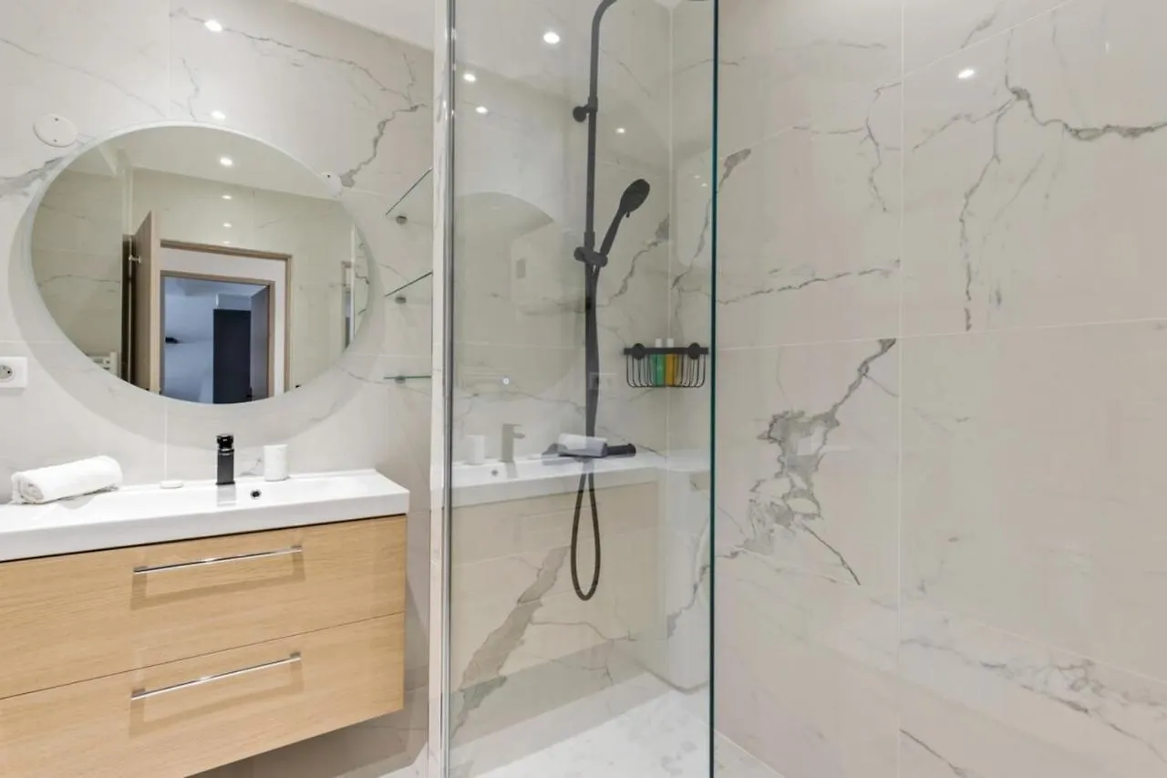 Stunning 2 Bedroom פריז